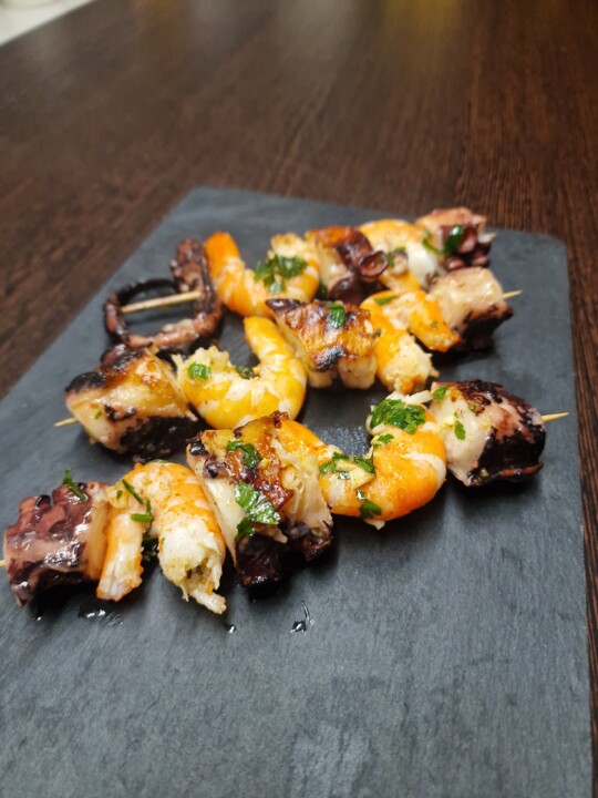 Шашлик з восьминога та креветок