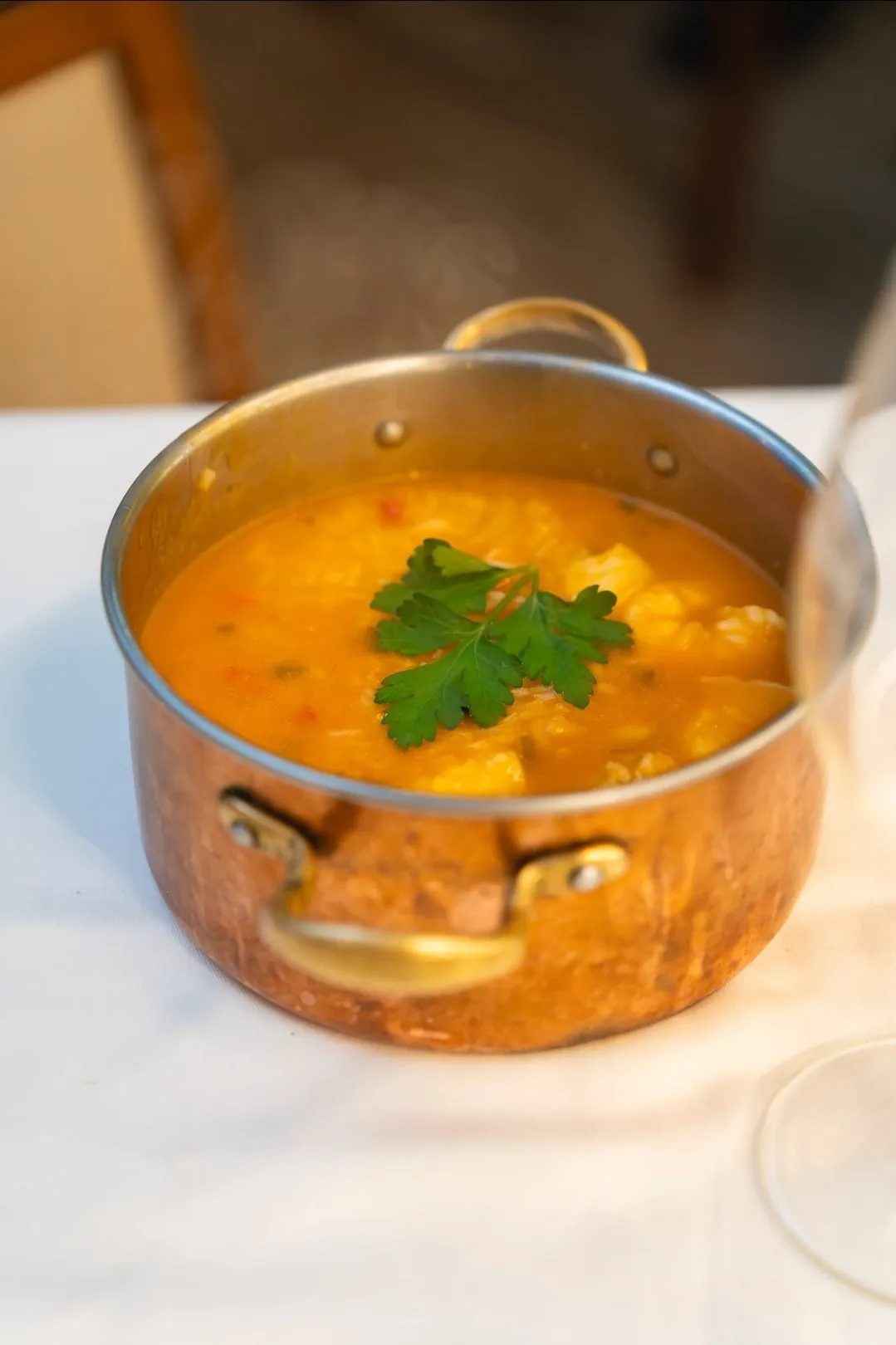 Arroz de marisco cremoso com camarão e amêijoas